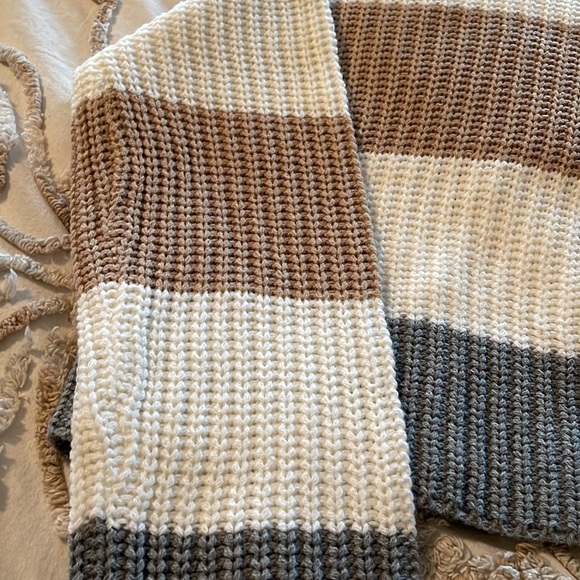 NWT- Sincerely Jules - Beautiful Crop Sweater in Neutral long sleeves size M - Picture 10 of 12